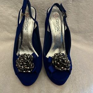 DbDK Fashion Blue 5.5” Stiletto. Size 8.